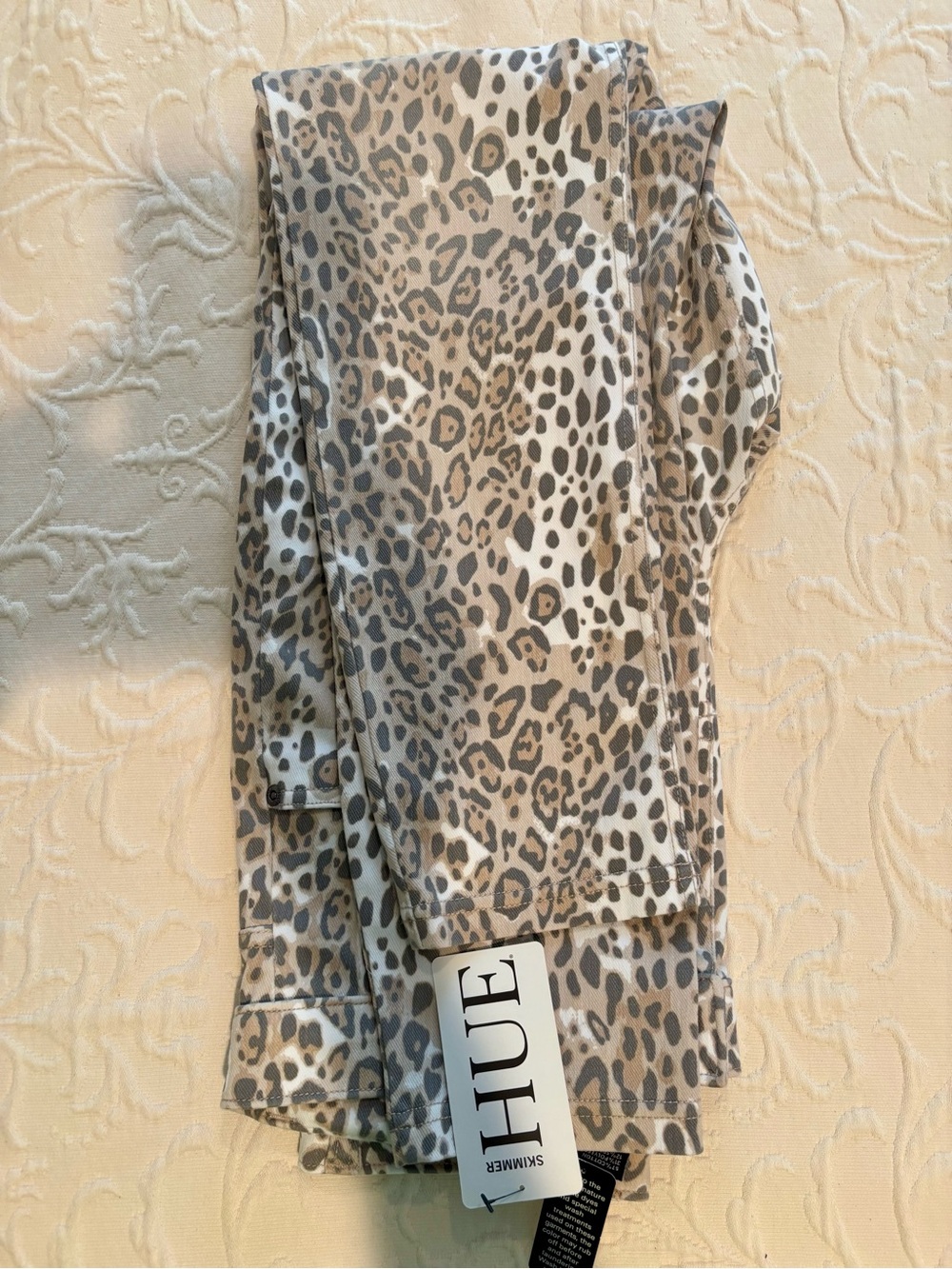 HUE Skimmer Leopard Print Skinny Pants - Cream & Gray - Picture 4 of 6